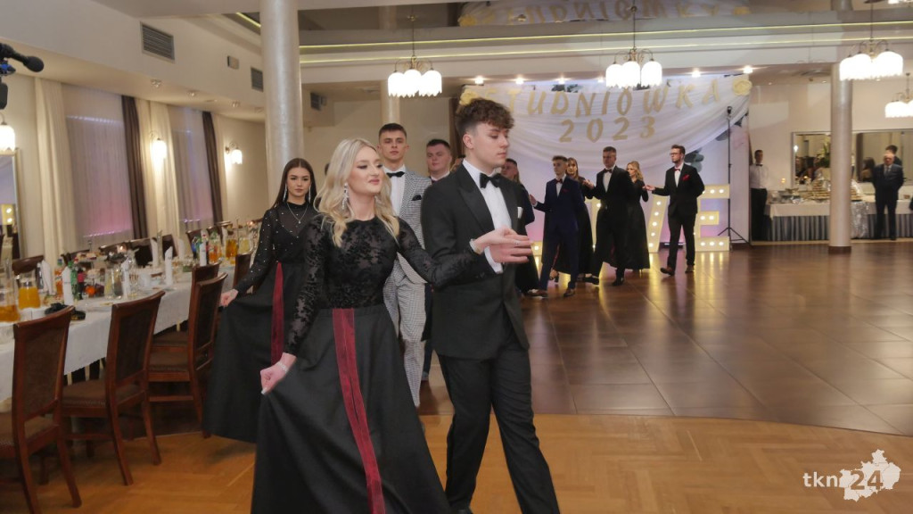 Studniówka 2023 ZSP 1 Końskie [skrót wideo, fotorelacja]