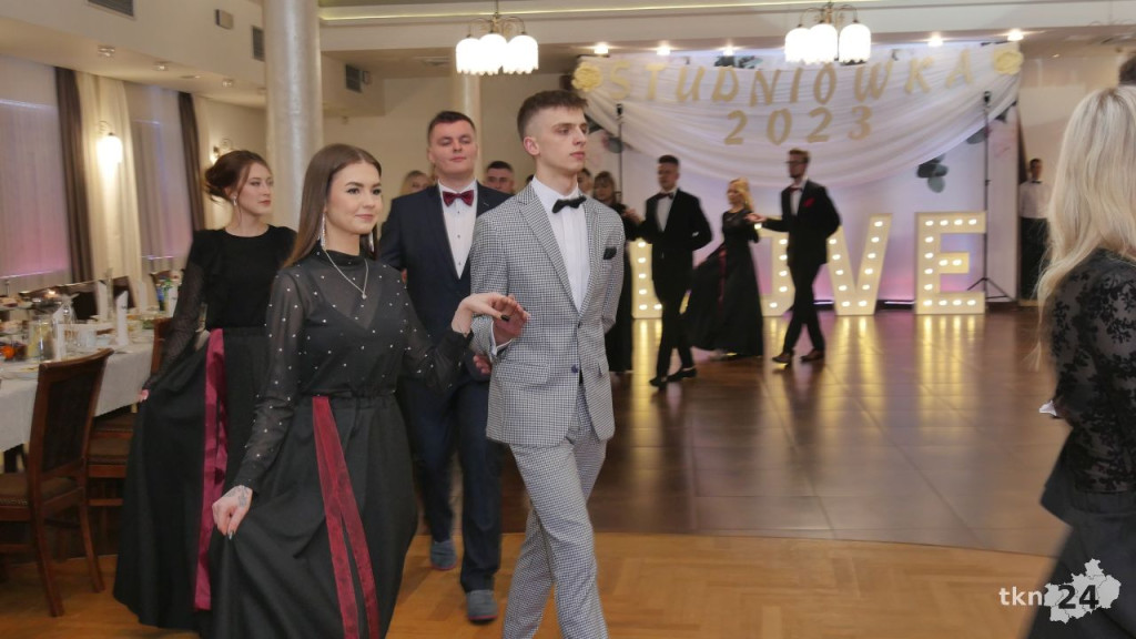Studniówka 2023 ZSP 1 Końskie [skrót wideo, fotorelacja]