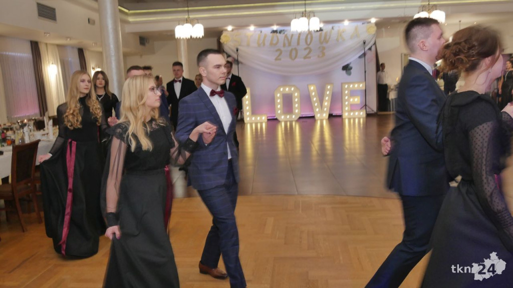 Studniówka 2023 ZSP 1 Końskie [skrót wideo, fotorelacja]