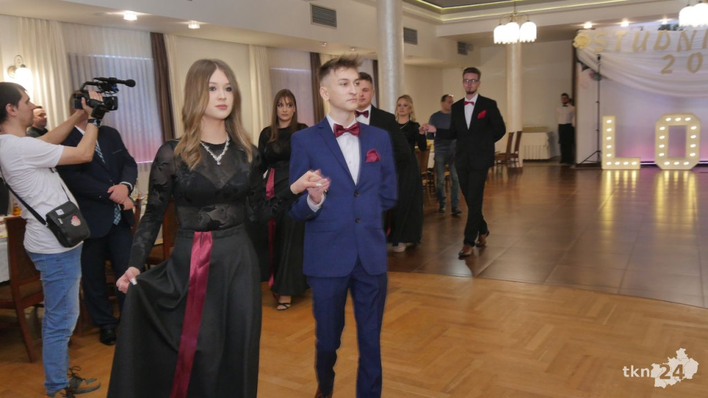Studniówka 2023 ZSP 1 Końskie [skrót wideo, fotorelacja]