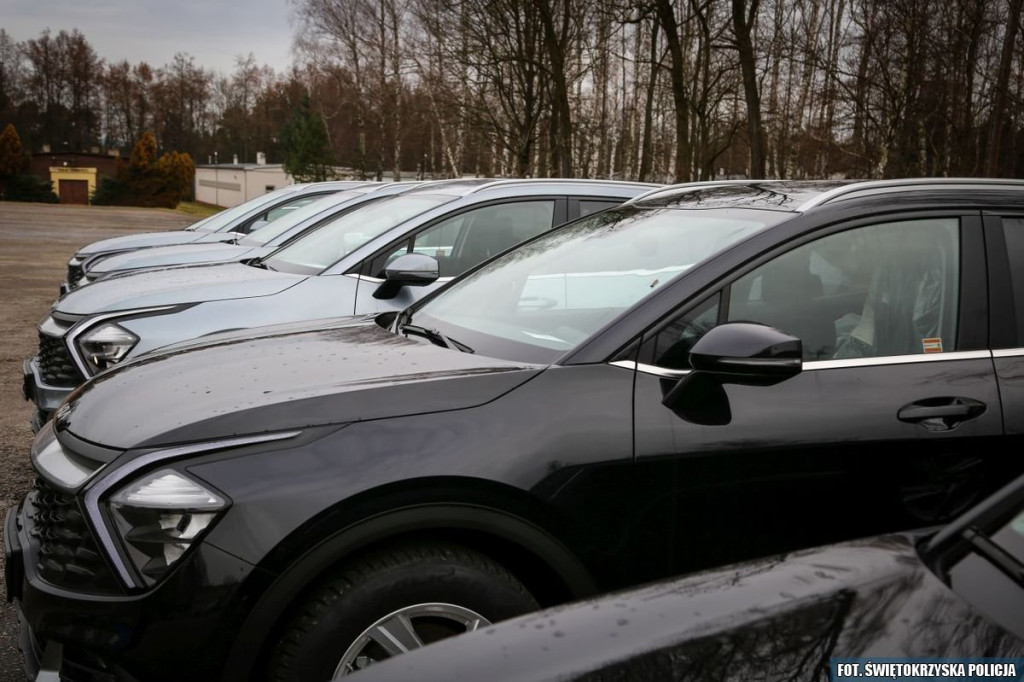 Policja z Końskich dostanie dwa nieoznakowane radiowozy [zdjęcia]