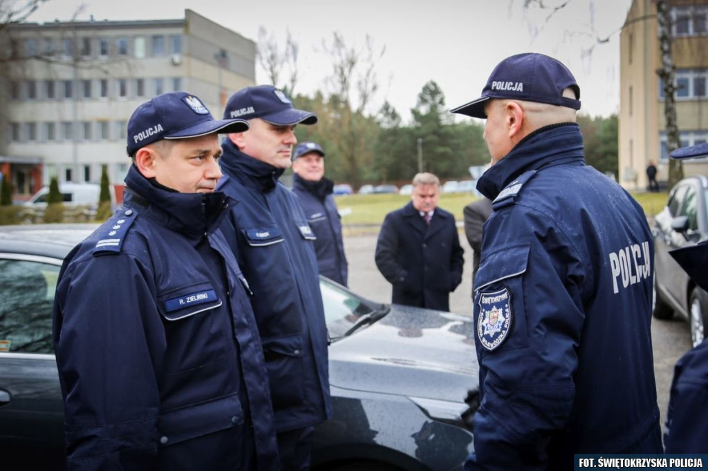 Policja z Końskich dostanie dwa nieoznakowane radiowozy [zdjęcia]