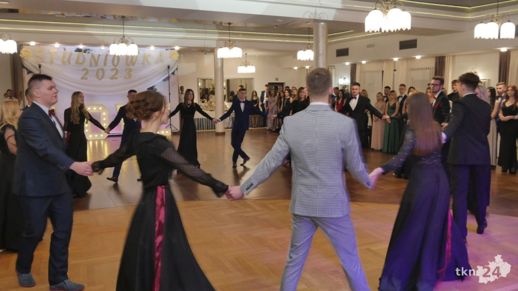 Studniówka 2023 ZSP 1 Końskie [skrót wideo, fotorelacja]