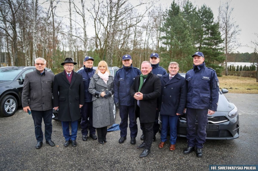 Policja z Końskich dostanie dwa nieoznakowane radiowozy [zdjęcia]