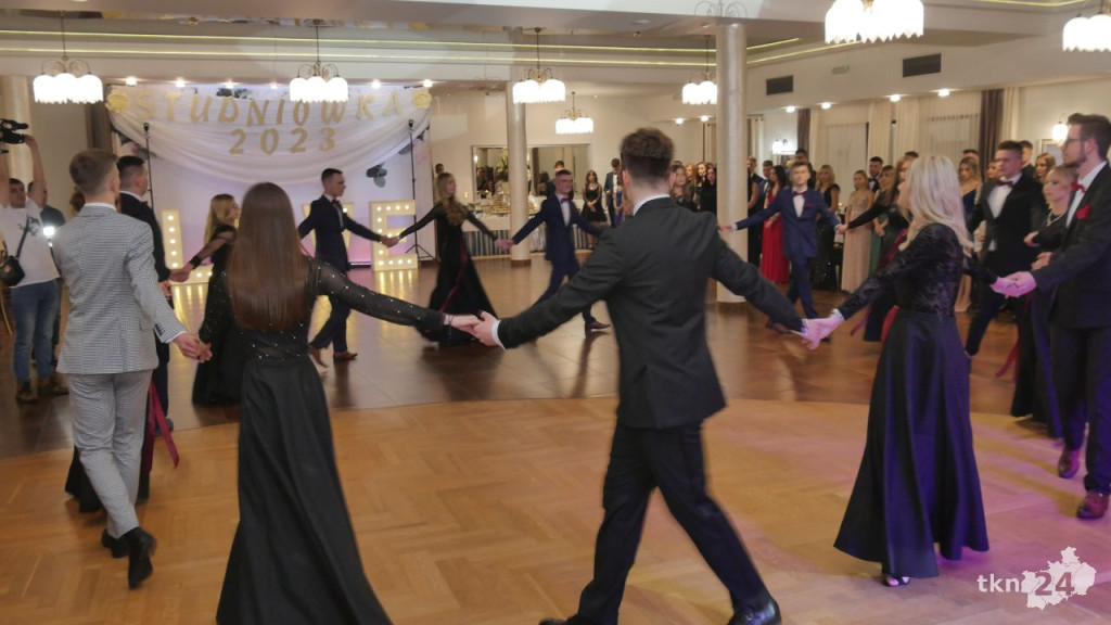 Studniówka 2023 ZSP 1 Końskie [skrót wideo, fotorelacja]
