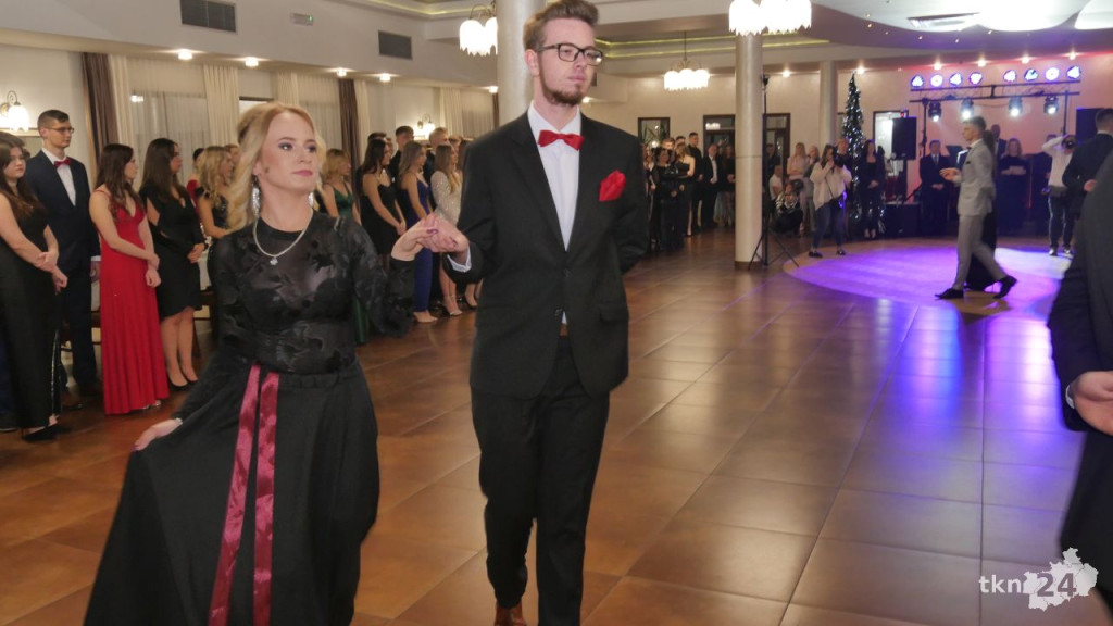 Studniówka 2023 ZSP 1 Końskie [skrót wideo, fotorelacja]