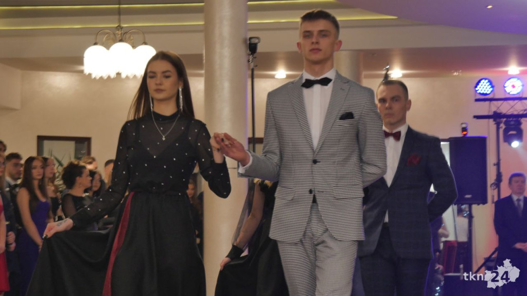 Studniówka 2023 ZSP 1 Końskie [skrót wideo, fotorelacja]