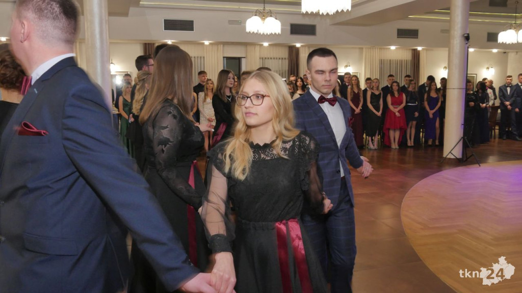 Studniówka 2023 ZSP 1 Końskie [skrót wideo, fotorelacja]