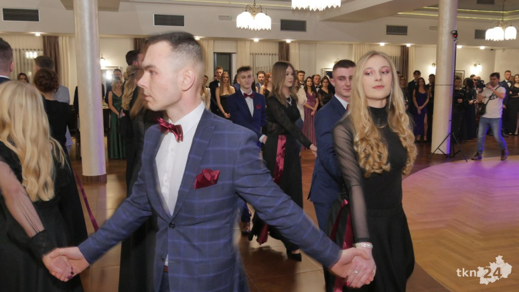 Studniówka 2023 ZSP 1 Końskie [skrót wideo, fotorelacja]