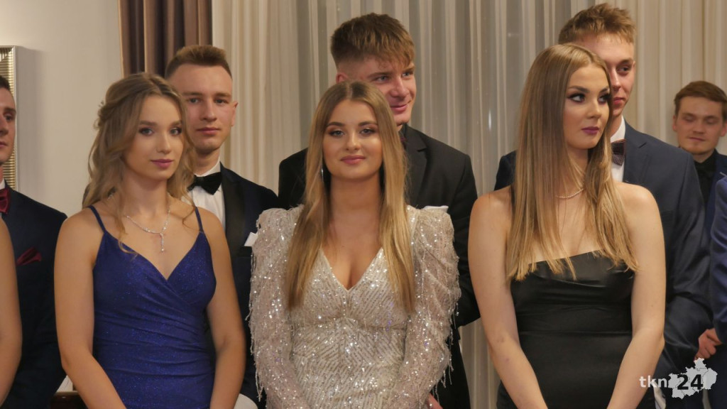 Studniówka 2023 ZSP 1 Końskie [skrót wideo, fotorelacja]