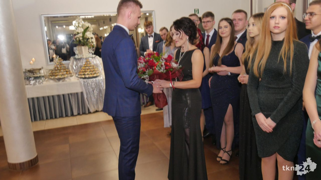 Studniówka 2023 ZSP 1 Końskie [skrót wideo, fotorelacja]