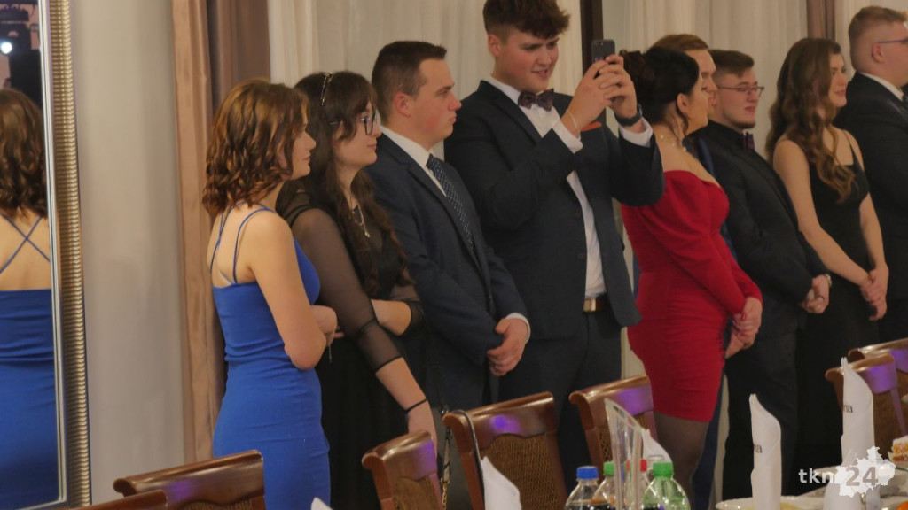 Studniówka 2023 ZSP 1 Końskie [skrót wideo, fotorelacja]