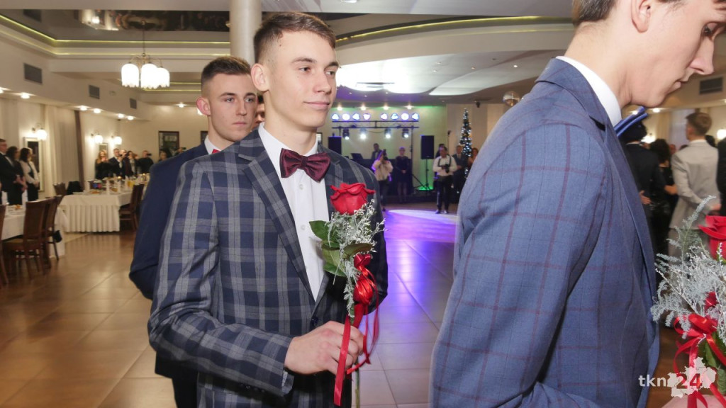 Studniówka 2023 ZSP 1 Końskie [skrót wideo, fotorelacja]