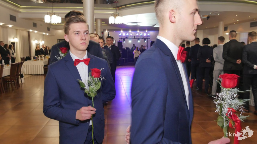 Studniówka 2023 ZSP 1 Końskie [skrót wideo, fotorelacja]