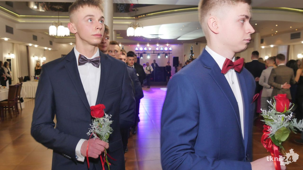 Studniówka 2023 ZSP 1 Końskie [skrót wideo, fotorelacja]