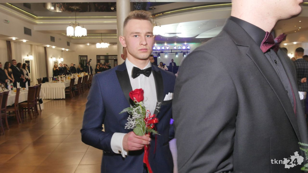 Studniówka 2023 ZSP 1 Końskie [skrót wideo, fotorelacja]