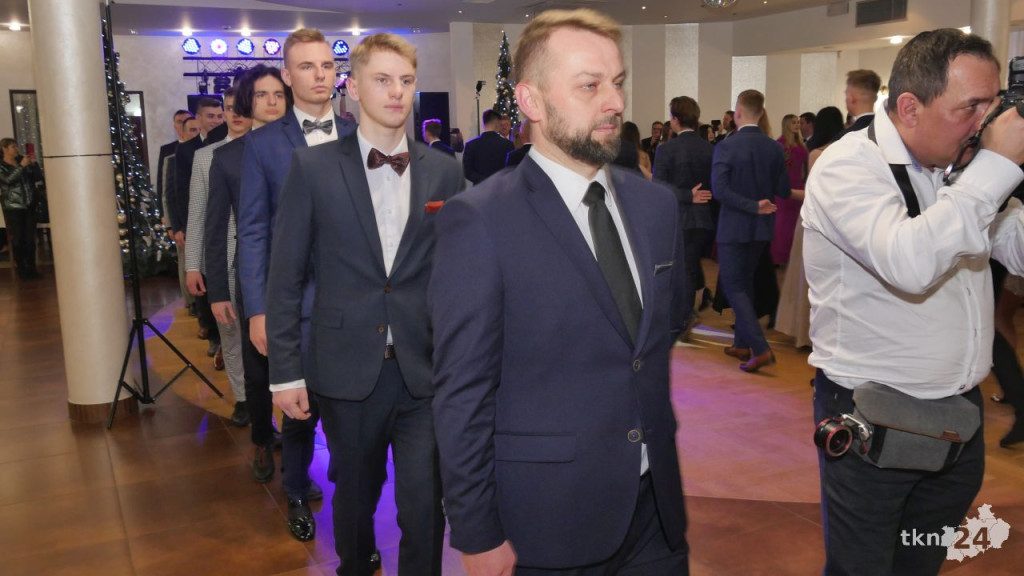 Studniówka 2023 ZSP 1 Końskie [skrót wideo, fotorelacja]