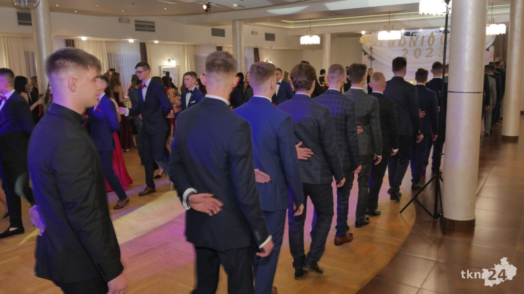 Studniówka 2023 ZSP 1 Końskie [skrót wideo, fotorelacja]