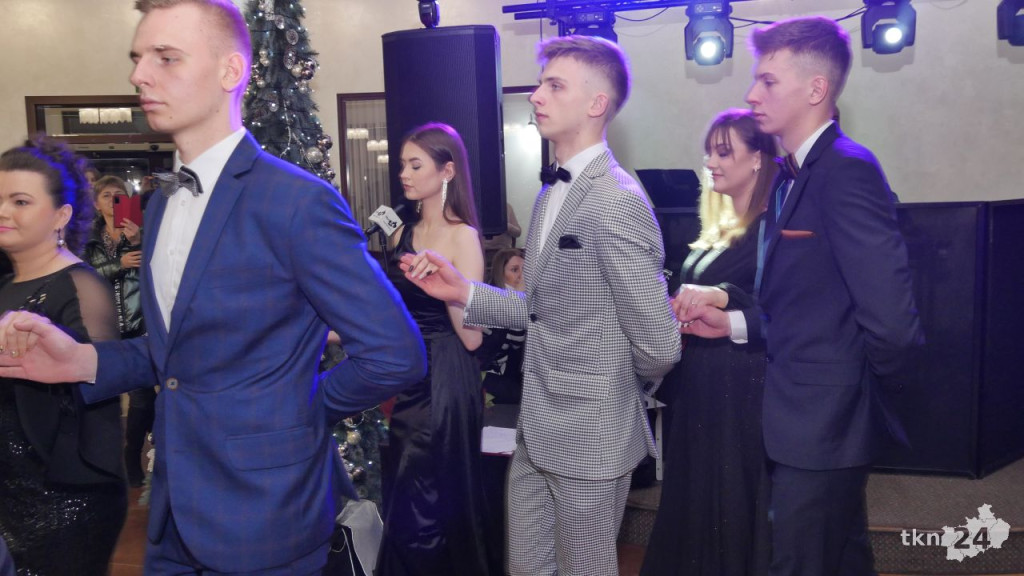 Studniówka 2023 ZSP 1 Końskie [skrót wideo, fotorelacja]