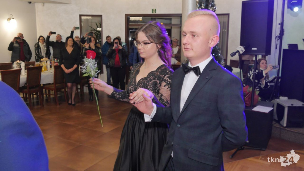 Studniówka 2023 ZSP 1 Końskie [skrót wideo, fotorelacja]