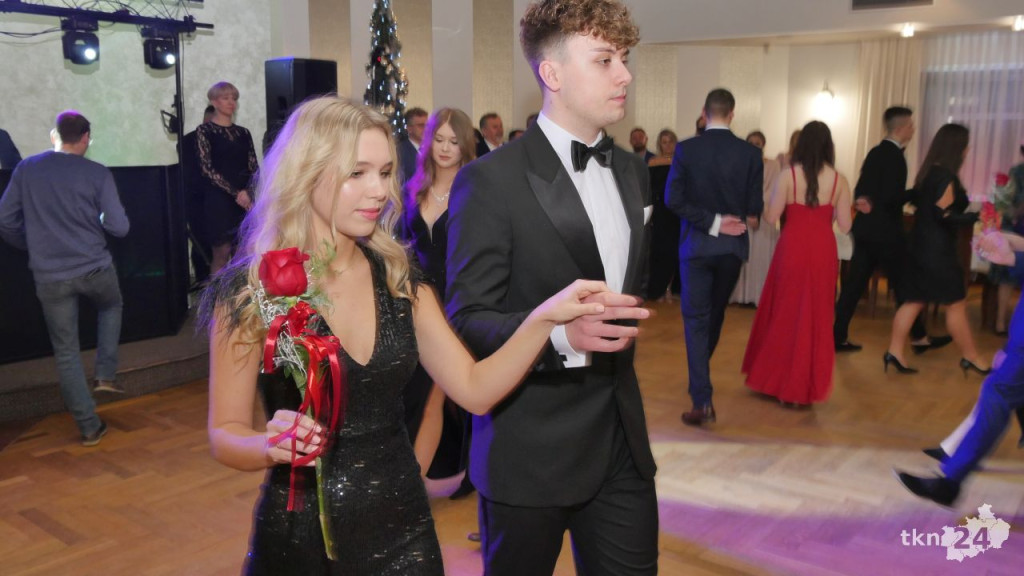Studniówka 2023 ZSP 1 Końskie [skrót wideo, fotorelacja]
