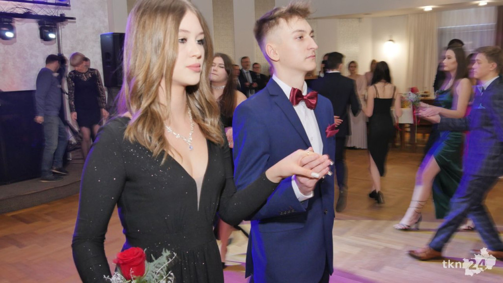 Studniówka 2023 ZSP 1 Końskie [skrót wideo, fotorelacja]