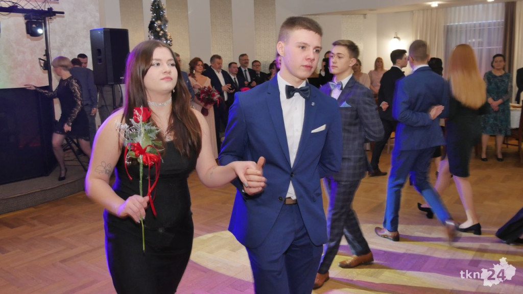 Studniówka 2023 ZSP 1 Końskie [skrót wideo, fotorelacja]