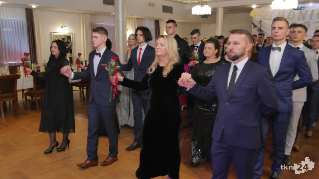 Studniówka 2023 ZSP 1 Końskie [skrót wideo, fotorelacja]
