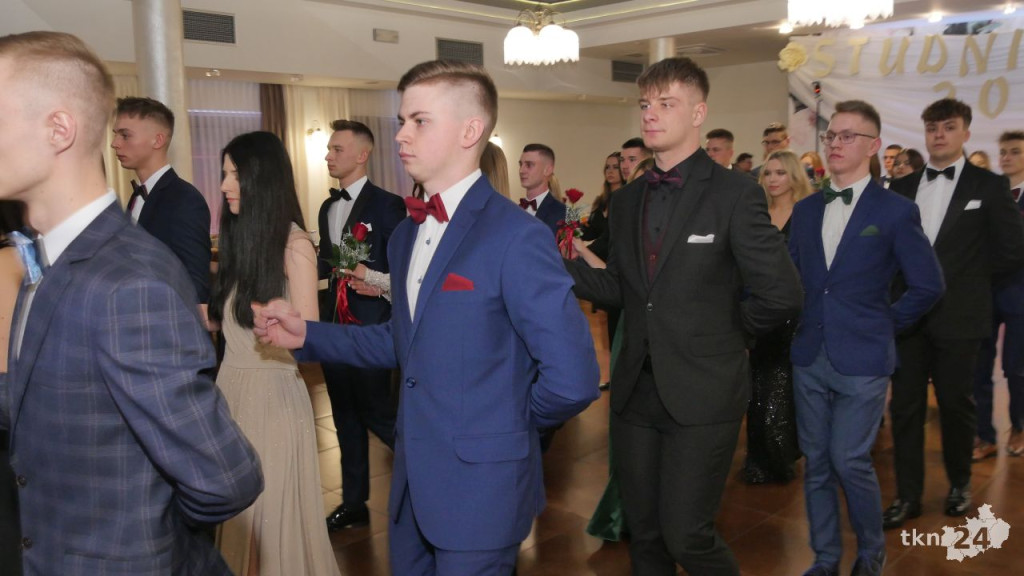 Studniówka 2023 ZSP 1 Końskie [skrót wideo, fotorelacja]