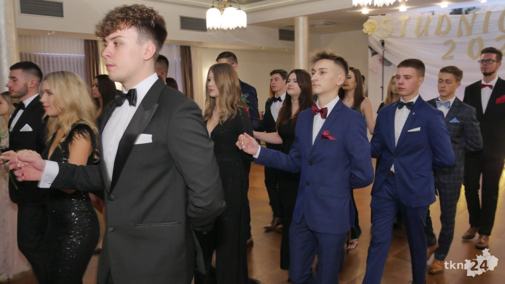Studniówka 2023 ZSP 1 Końskie [skrót wideo, fotorelacja]