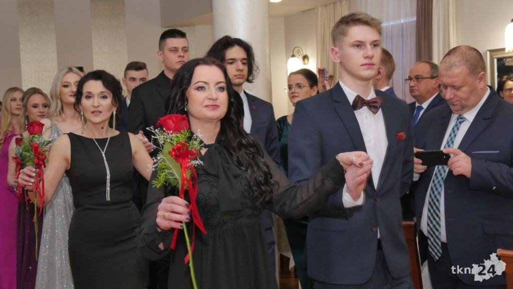 Studniówka 2023 ZSP 1 Końskie [skrót wideo, fotorelacja]