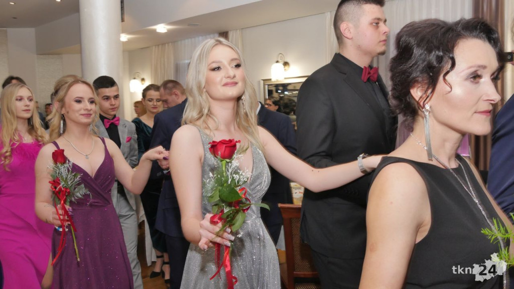 Studniówka 2023 ZSP 1 Końskie [skrót wideo, fotorelacja]