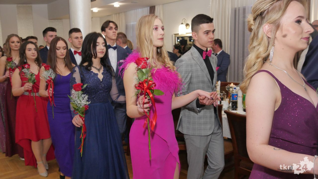 Studniówka 2023 ZSP 1 Końskie [skrót wideo, fotorelacja]