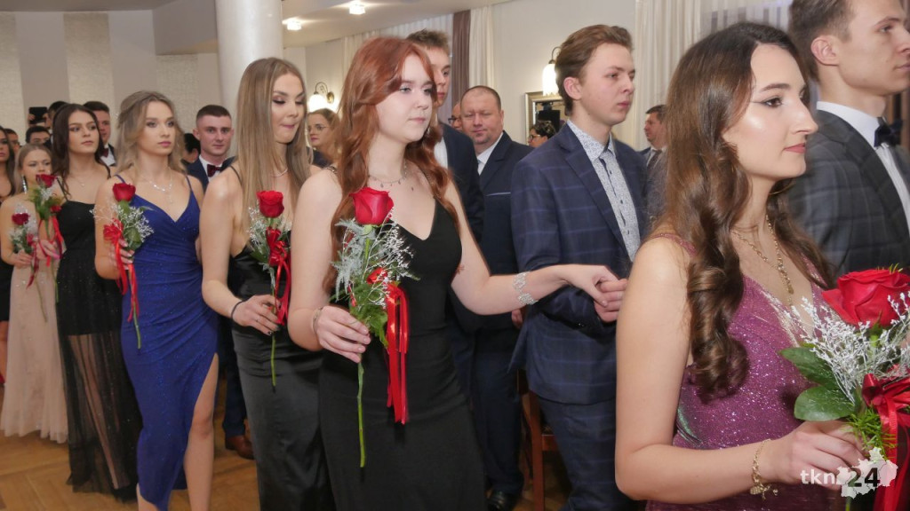 Studniówka 2023 ZSP 1 Końskie [skrót wideo, fotorelacja]