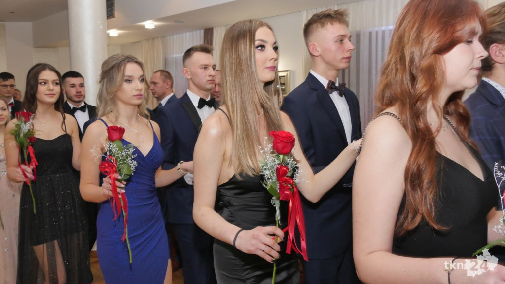 Studniówka 2023 ZSP 1 Końskie [skrót wideo, fotorelacja]