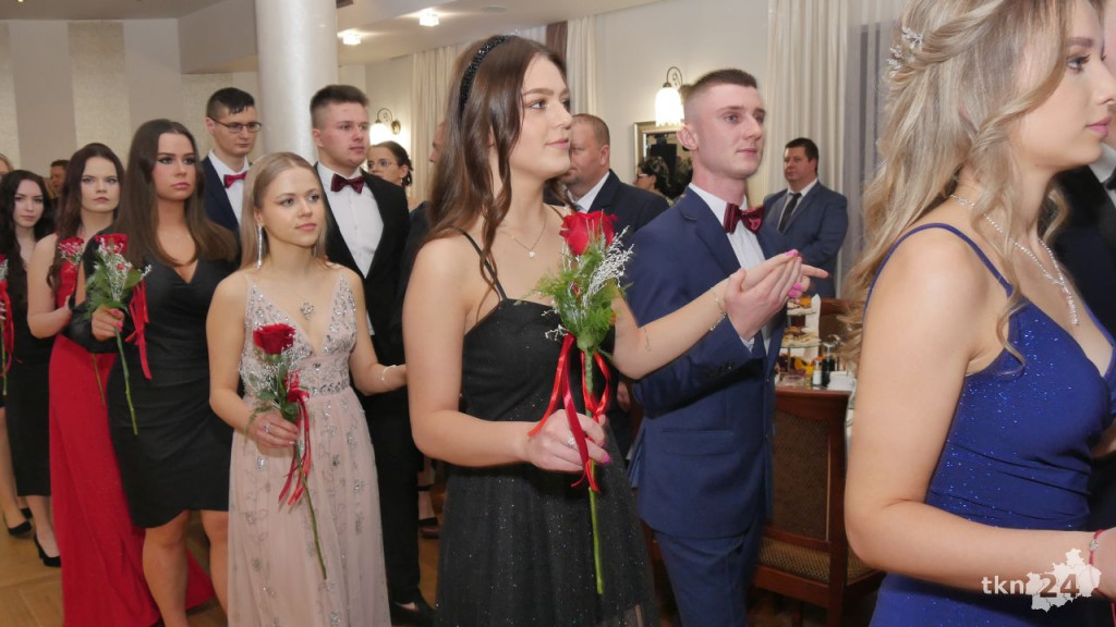 Studniówka 2023 ZSP 1 Końskie [skrót wideo, fotorelacja]