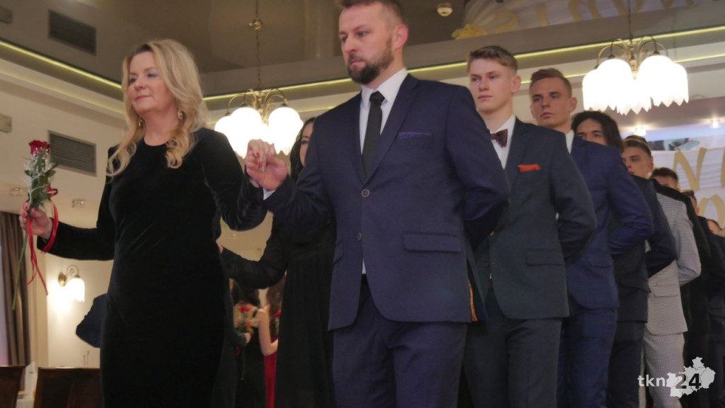 Studniówka 2023 ZSP 1 Końskie [skrót wideo, fotorelacja]