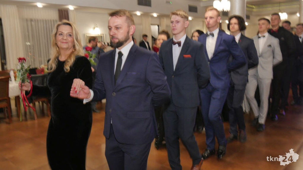 Studniówka 2023 ZSP 1 Końskie [skrót wideo, fotorelacja]