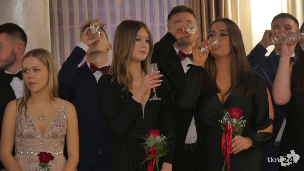 Studniówka 2023 ZSP 1 Końskie [skrót wideo, fotorelacja]
