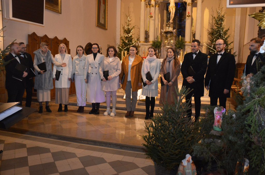 Chór Fermata wystąpił w koneckiej Kolegiacie św. Mikołaja [zdjęcia]