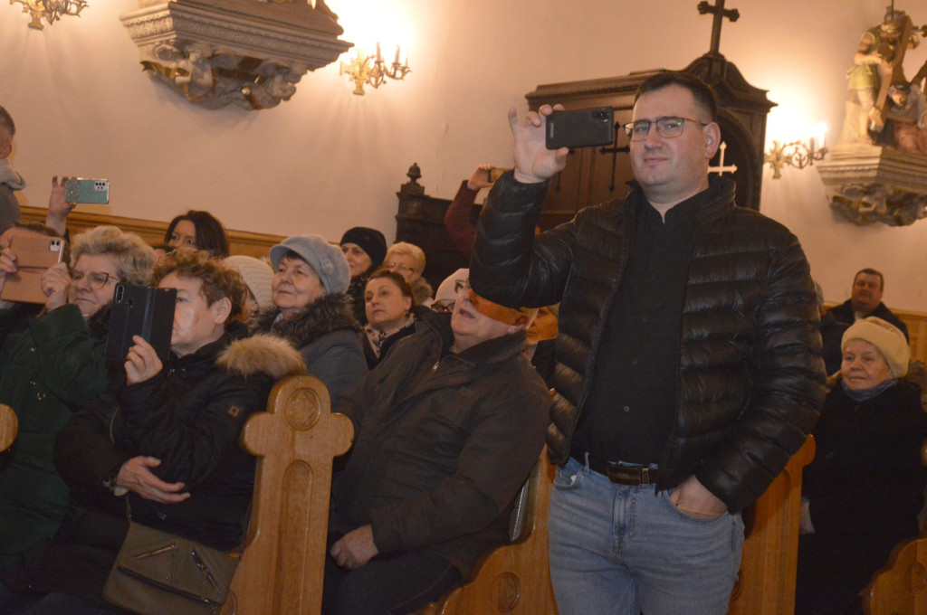 Chór Fermata wystąpił w koneckiej Kolegiacie św. Mikołaja [zdjęcia]