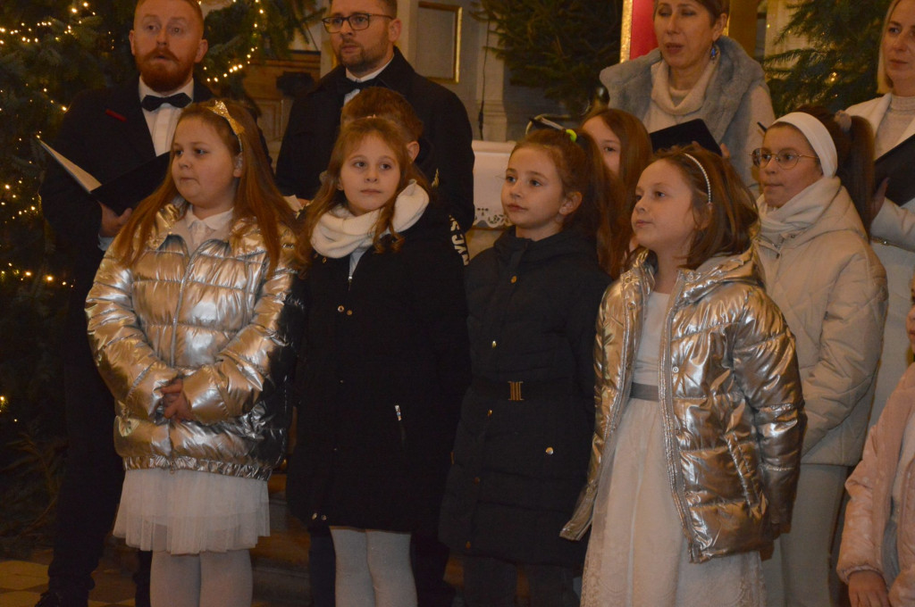 Chór Fermata wystąpił w koneckiej Kolegiacie św. Mikołaja [zdjęcia]