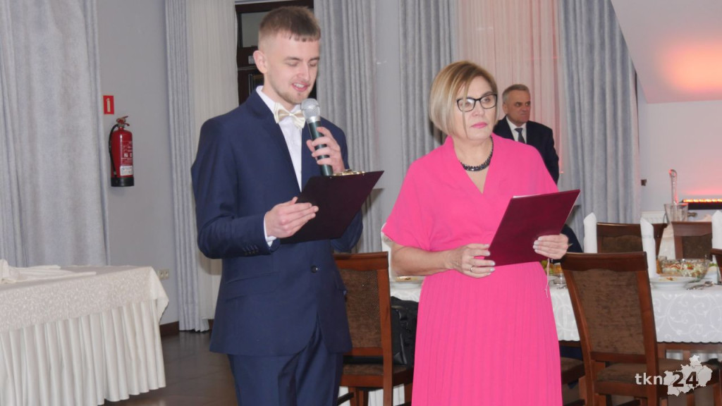 WIDEO: Piękna, kameralna Studniówka ZSP Stąporków [wideo, zdjęcia]