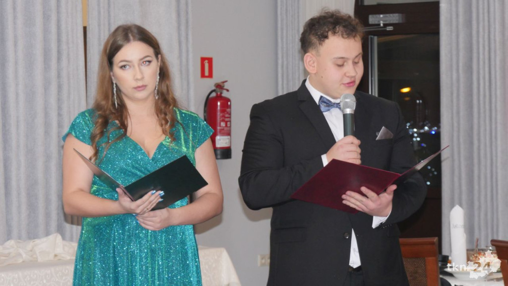 WIDEO: Piękna, kameralna Studniówka ZSP Stąporków [wideo, zdjęcia]