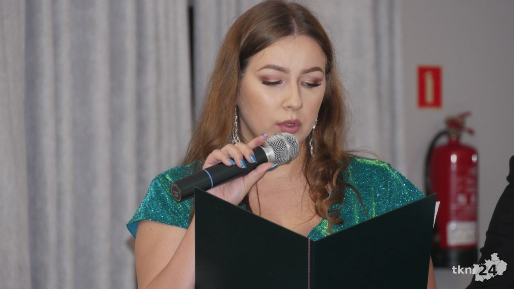 WIDEO: Piękna, kameralna Studniówka ZSP Stąporków [wideo, zdjęcia]
