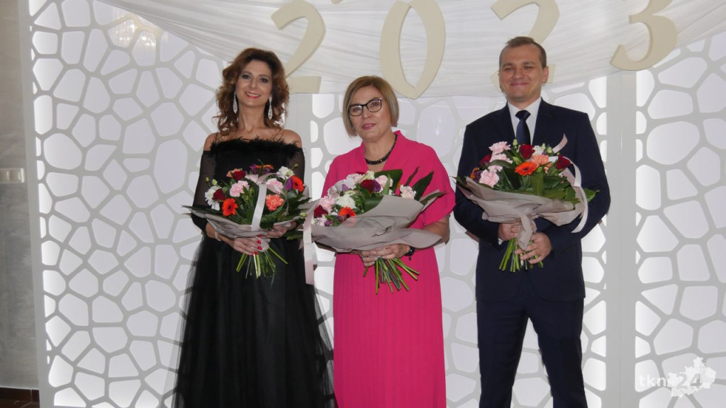 WIDEO: Piękna, kameralna Studniówka ZSP Stąporków [wideo, zdjęcia]
