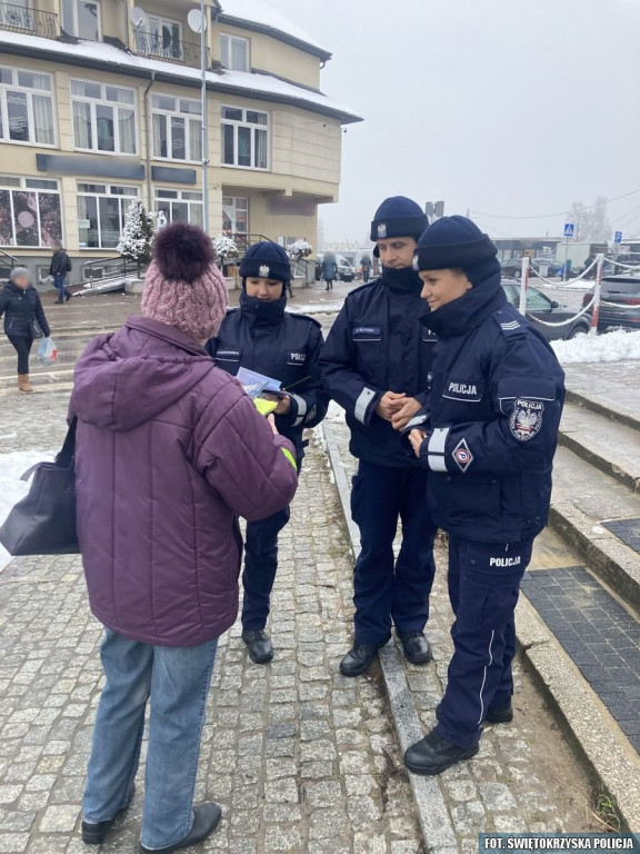 Bezpieczeństwo - prezent dla babć i dziadków od policji