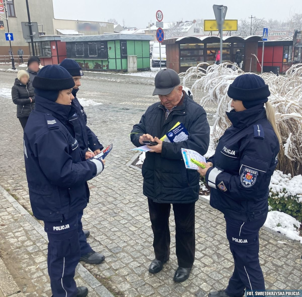 Bezpieczeństwo - prezent dla babć i dziadków od policji