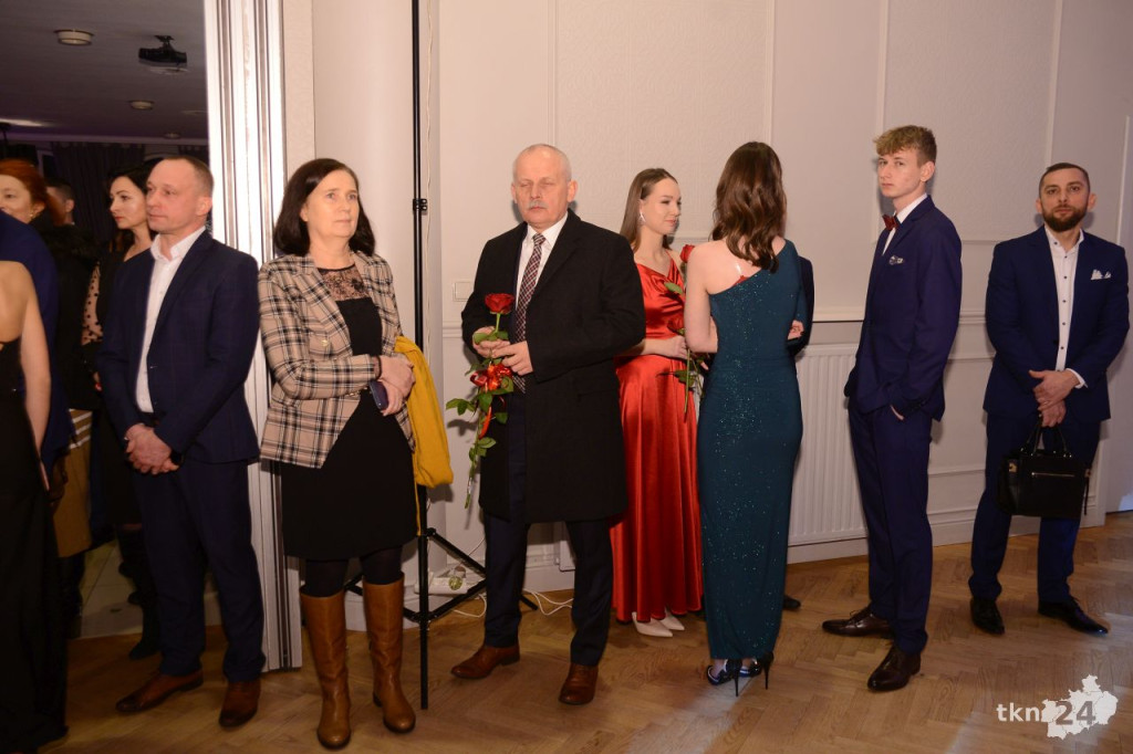 WIDEO: Studniówka koneckiego II LO. To największy bal w regionie!
