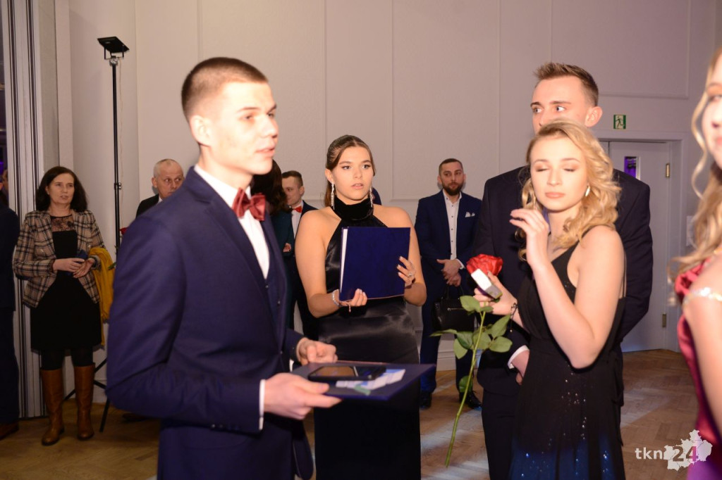 WIDEO: Studniówka koneckiego II LO. To największy bal w regionie!